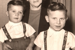 Oma aus Berlin mit Enkelkinder